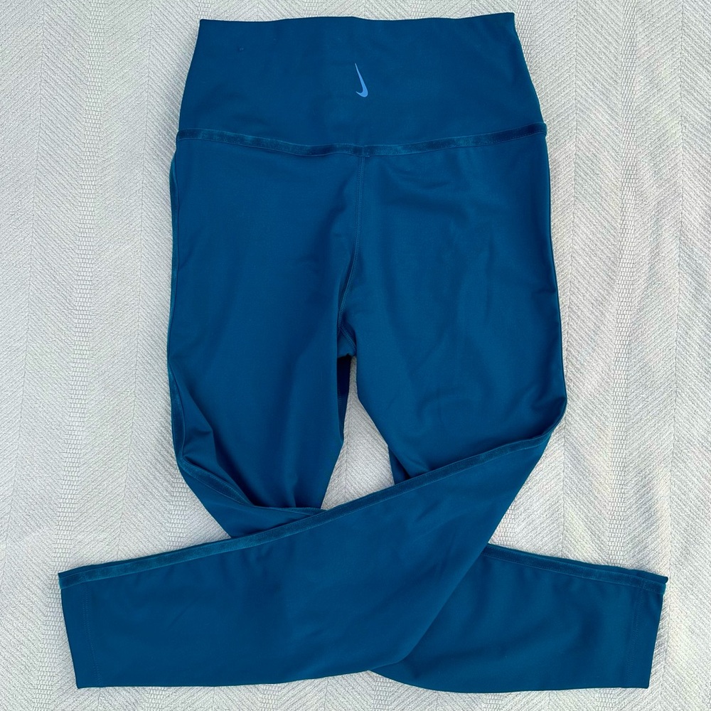 Nike dri-fit yoga velour detail leggings